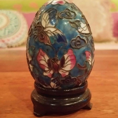 Cloisonne Egg collectible, regular size, enamel and gold