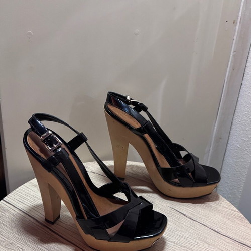 Schutz patent leather sandals with wooden heel like new