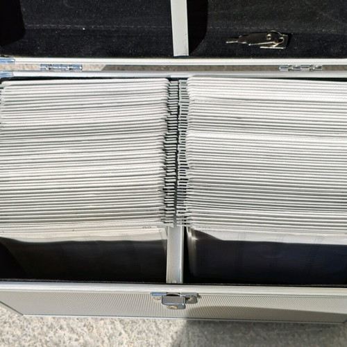 CD case 200 slots like new with keys