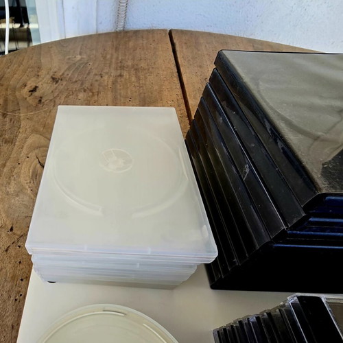 CD cases like new, pack of 750, various sizes and colors