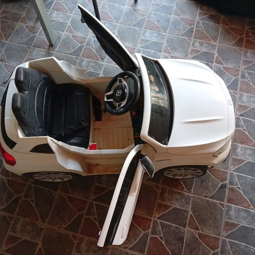 Remote control car used with screen, charger, songs and kids movies