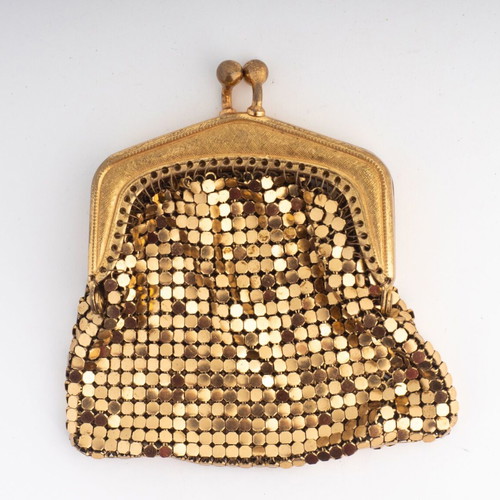 Vintage gold metal mesh kiss-lock coin purse