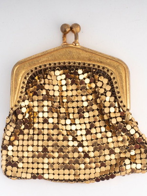Vintage gold metal mesh kiss-lock coin purse