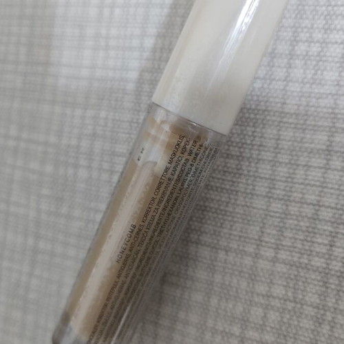 H&M Concealer new, sealed, color honeycomb
