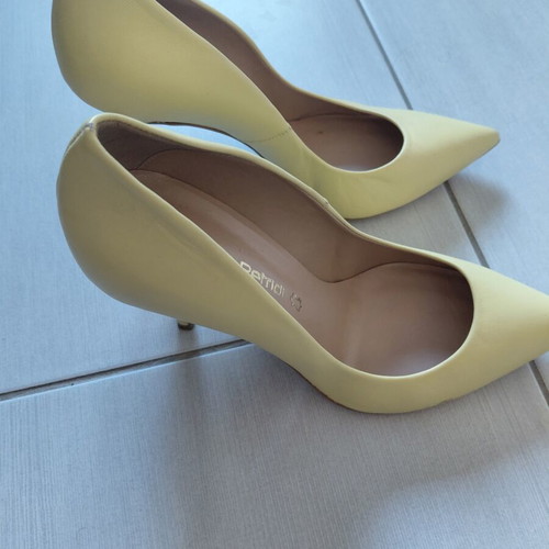 Fratelli Petridi yellow pumps size 38 like new, 10 cm heel