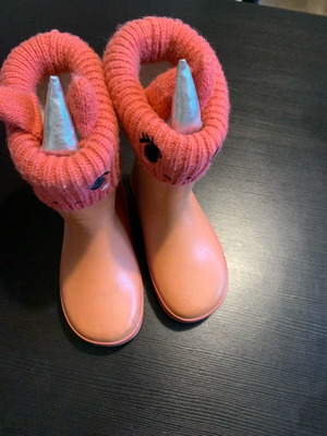 Children's rain boots size 26 like new with lining and unicorn design pink orange