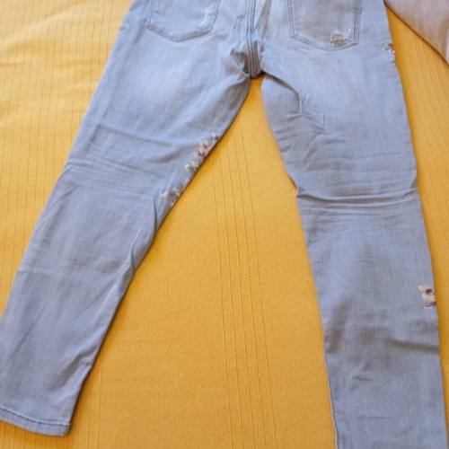 Denim jean Zara like new with floral design, elastic fit