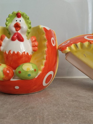 Easter ceramic container 21cm like new, egg-shaped cookie jar with chick figure