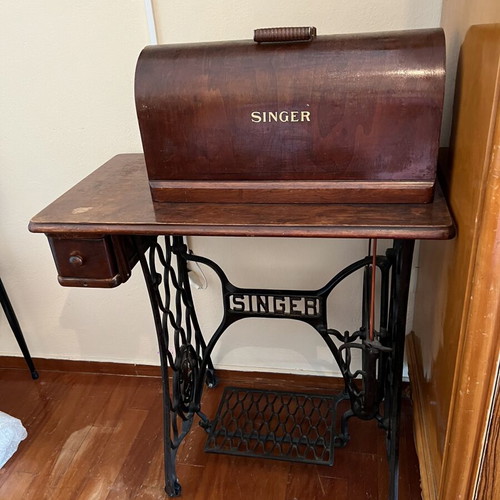 Singer sewing machine used, functional