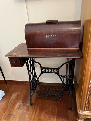 Singer sewing machine used, functional