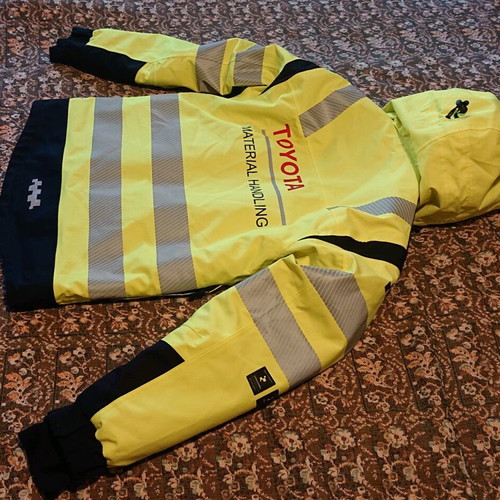 Work jacket like new, size M, windproof and waterproof