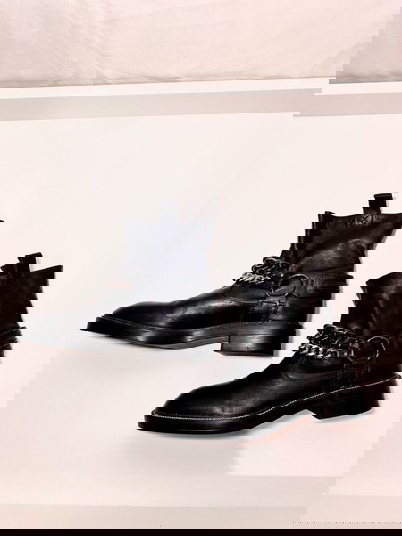 ZARA γυναικεία μποτάκια με αλυσίδα