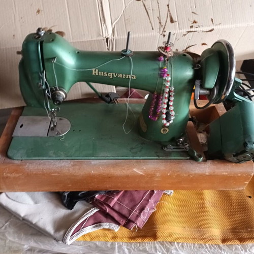 Husqvarna sewing machine old used antique