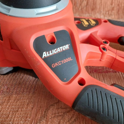 Black & Decker Alligator Chainsaw like new