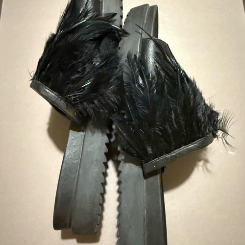 Glamazons leather pasoumia slippers like new, black with feathers size 39