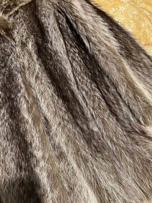 Raccoon fur coat like new, size L, gray brown