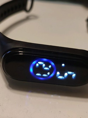 Mosquito repellent watch like new that tells time