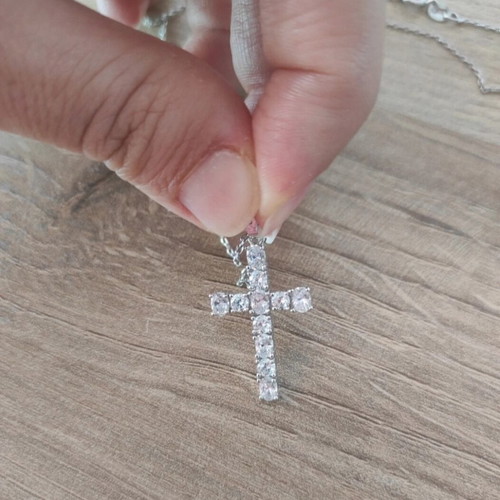 Gold plated cross with zircon like new, silver color