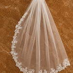 Wedding veil with lace and hair comb, white