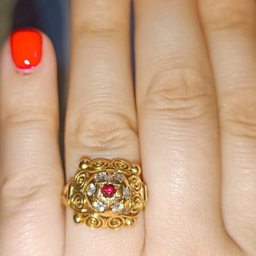 Gold vintage women's ring 14K like new with red zircon stone