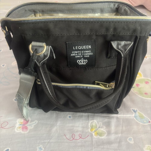 Le Queen diaper bag with changing mat and insulated bottle pockets