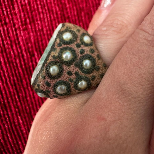 Vintage handmade Victorian ring with carved green nephrite and pearls like new