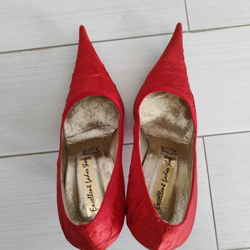 Pointed red pumps size 37 like new, 10.5cm heel