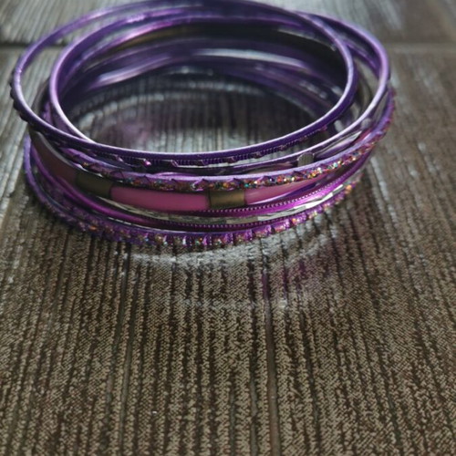 Bracelet set like new, 9 pieces, purple aluminum