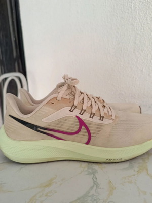 Nike Pegasus running shoes size 40, beige and green