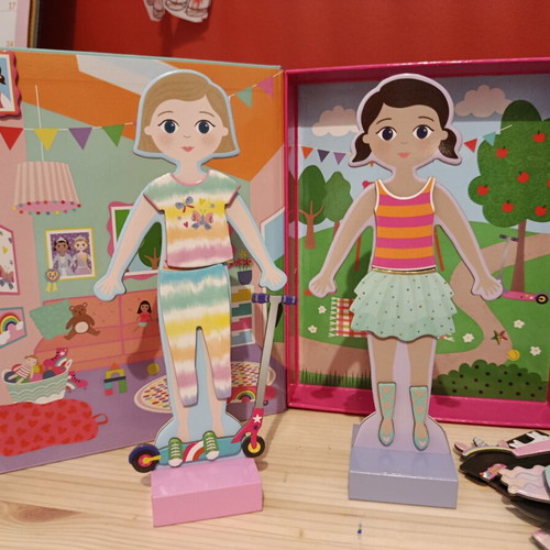 Magnetic Dress Up toy like new with dolls and accessories