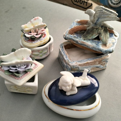 Set of 4 used jewelry boxes made of porcelain and ceramic