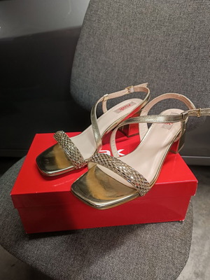 Nak leather platform sandals new, size 41, gold