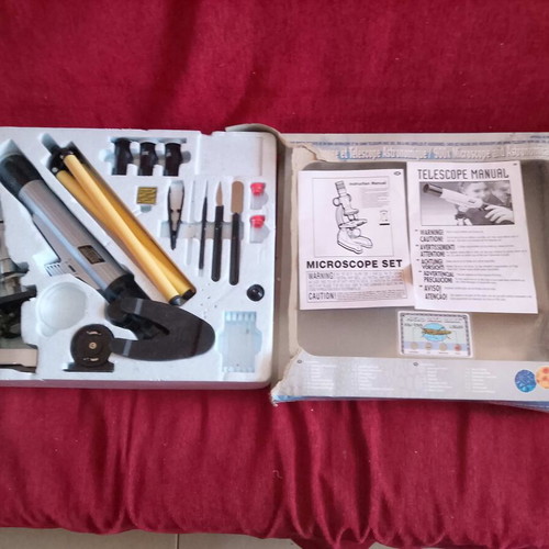 Microscope and Telescope Set 1990-95 like new, collectible