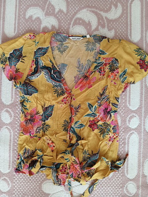 Wrap blouse Naf Naf like new, size S, colorful, breathable fabric
