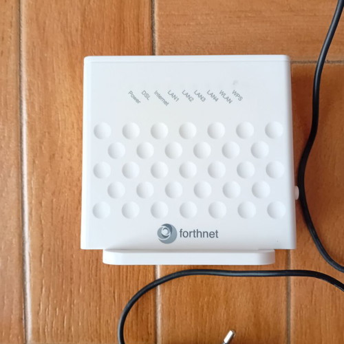 ZTE Router model ZXHN H1O8N like new with charger