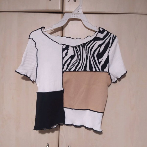 Women's short sleeve blouse like new, one size, black and beige