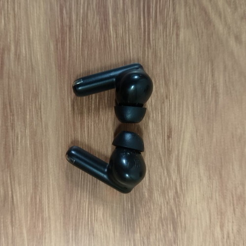 Hoco black wireless earbuds with charging case