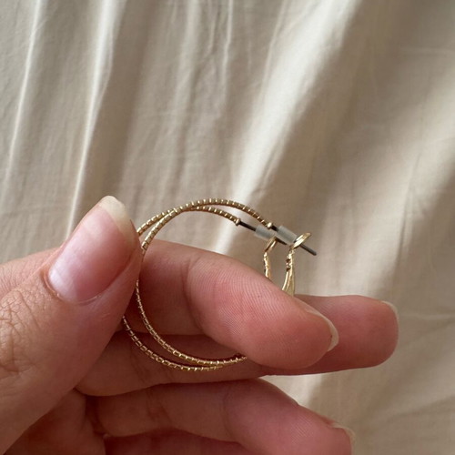 Gold earrings like new, golden color
