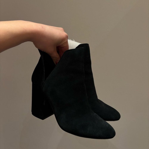 Steve Madden black ankle boots size 38 like new, suede