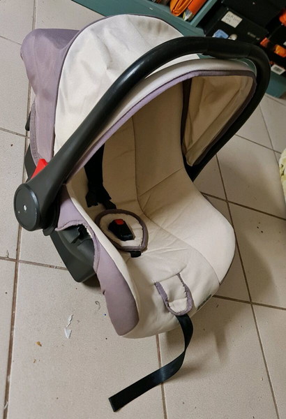 Βρεφικό αυγό ή παιδικό κάθισμα αυτοκινήτου