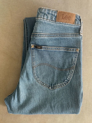 Lee Carol jeans 27/33 like new, blue