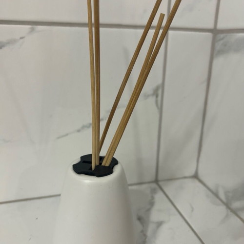 White Bombe Diffuser with Sticks like new