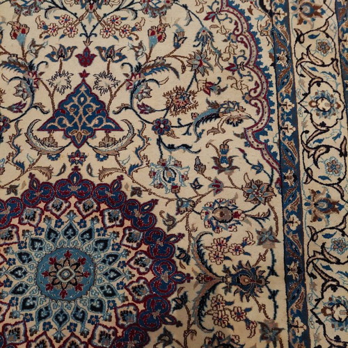 Persian rug like new, 165 cm x 260 cm, handcrafted floral design