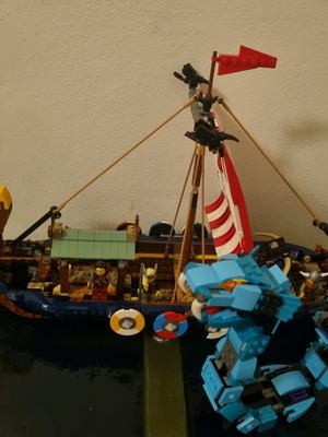 Lego Viking Ship like new, complete with box and instructions