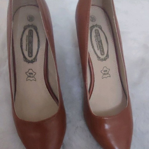Dexim brown pumps size 39 like new