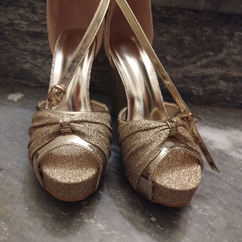 Gold high-heeled glitter platform sandals with ankle strap, size 38