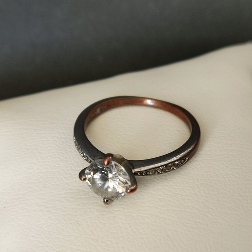 Women's ring used with decorative stone and engraving silver