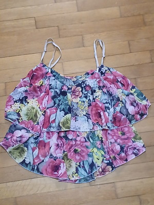 Floral cropped top with ruffles, like new, size S/M