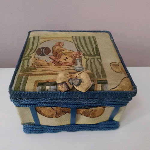 Bath toys and toy box used, set of 11 pieces