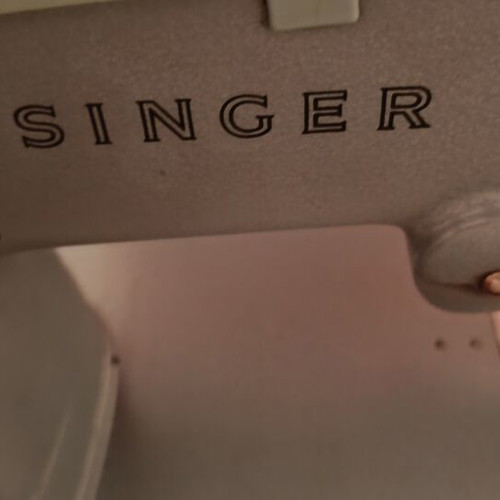 Singer 327K vintage sewing machine with cabinet like new